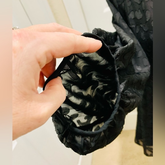 White House Black Market Top - Picture 3 of 4